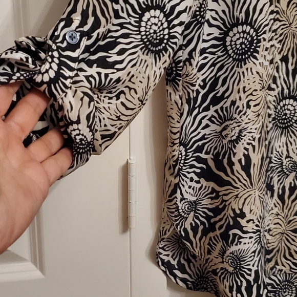 LOFT  black flower print blouse  long sleeve M - Picture 3 of 4